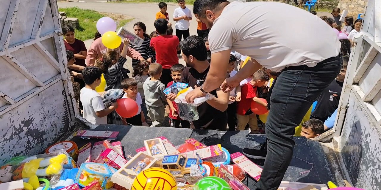 Silopi ve Cizre Köylerinde Çocuklara Oyuncak Sürprizi