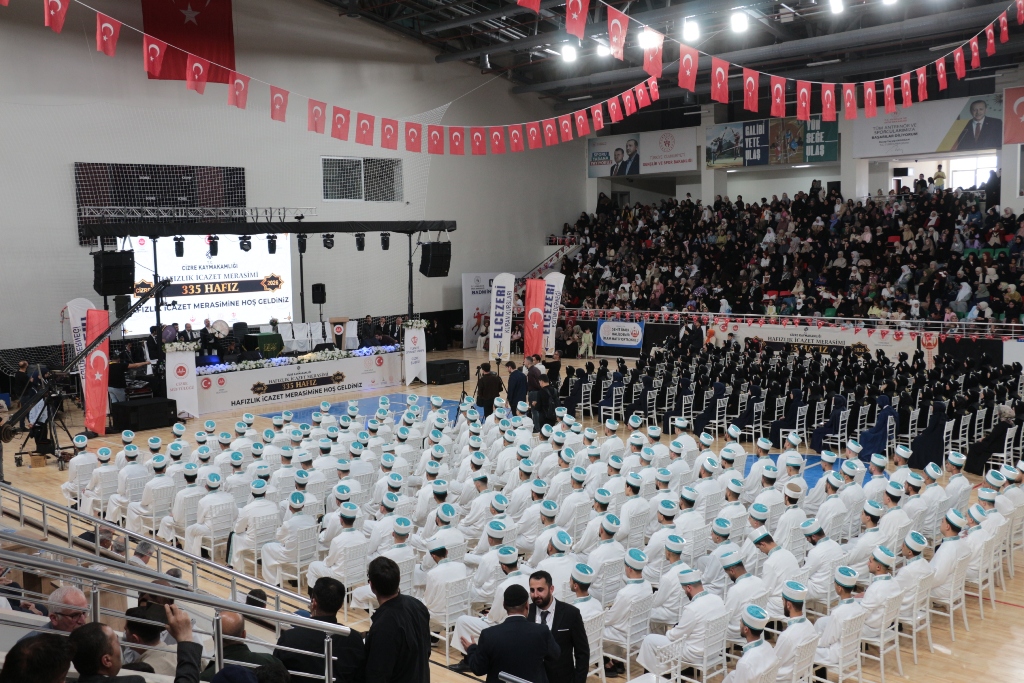 Cizre’de Görkemli İcazet Merasimi, 335 Hafız Diplomalarını Aldı
