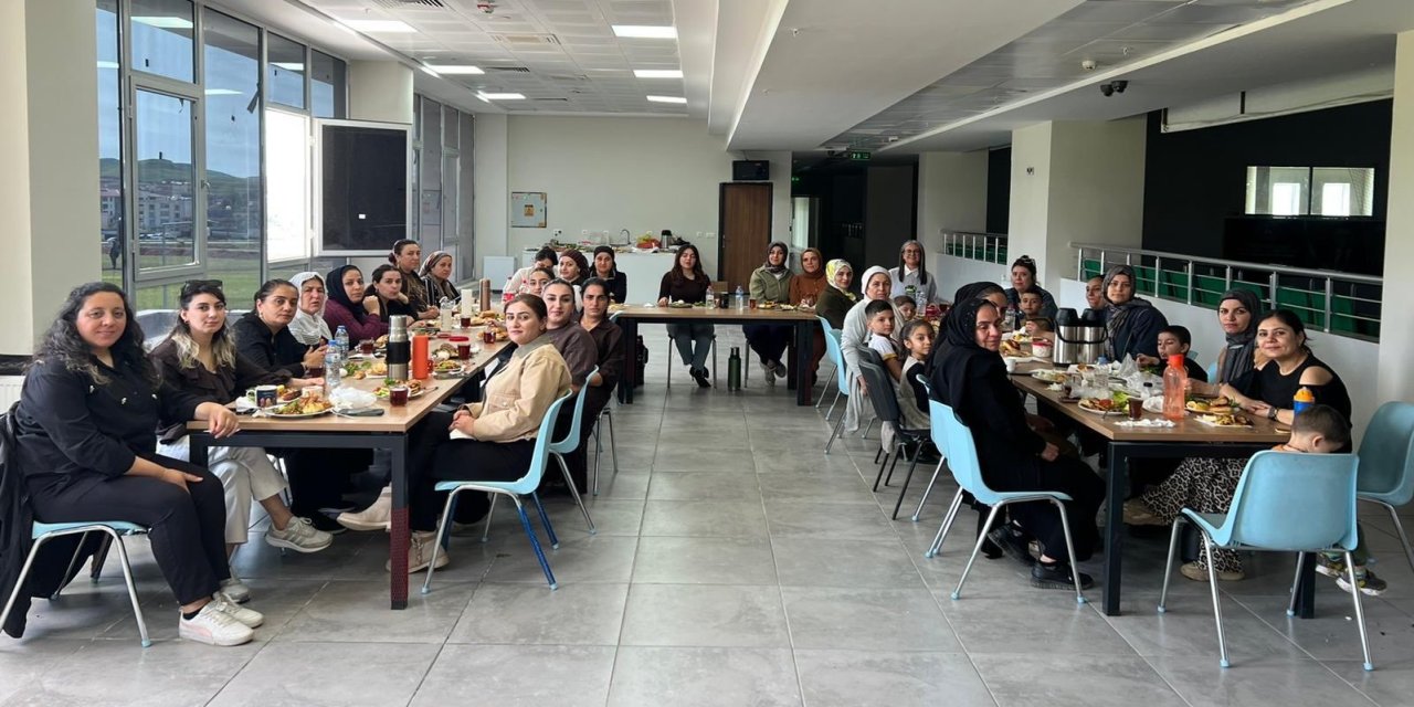 Anneler Günü’nde Cizre’de anlamlı kahvaltı: Şırnak Gençlik ve Spor’dan sürpriz