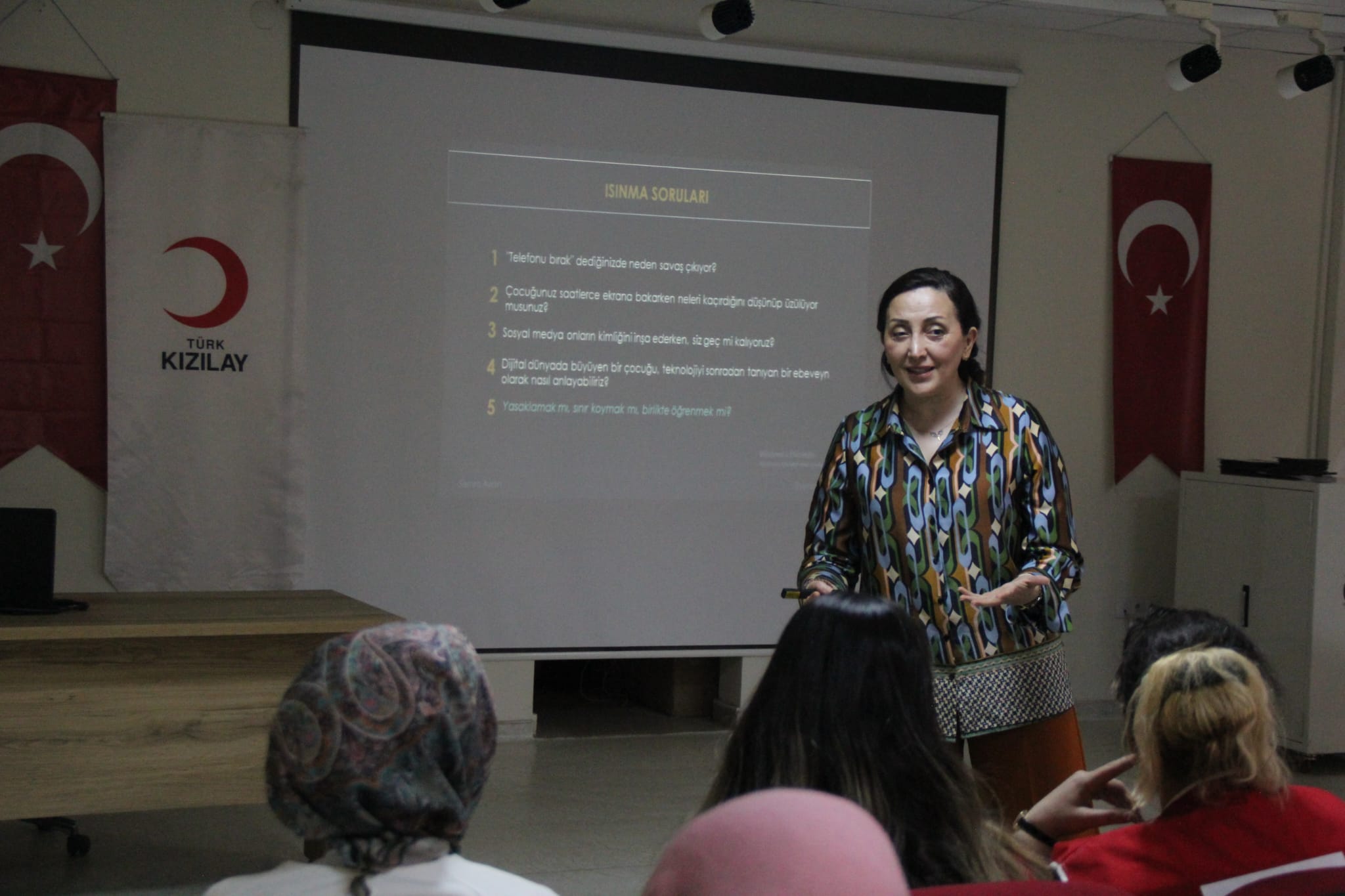 Cizre’de "Dijital Dünyada Aile Olmak" semineri