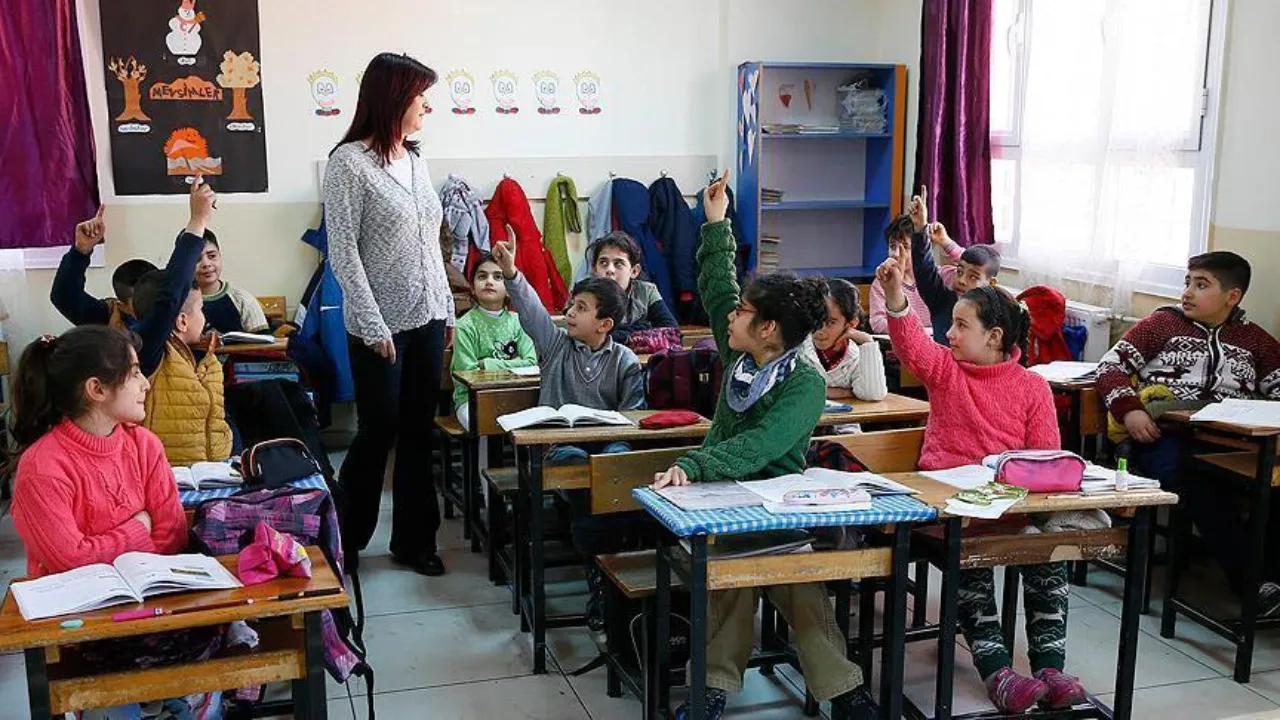 Öğretmenlerin iller arası yer değiştirme takvimi belli oldu: Başvurular 14 Mayıs’ta başlıyor