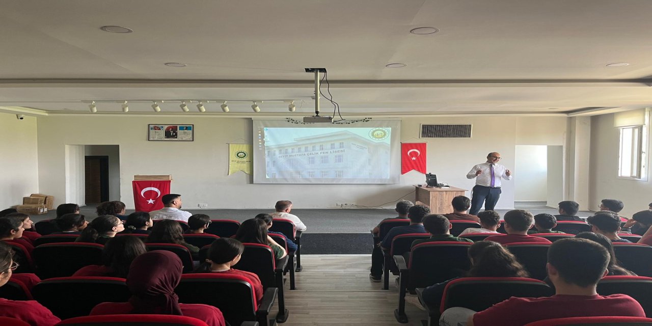 Şırnak'ın sevilen eğitimcisi Hamza Tatar, Nusaybin'de öğrencilerle buluştu