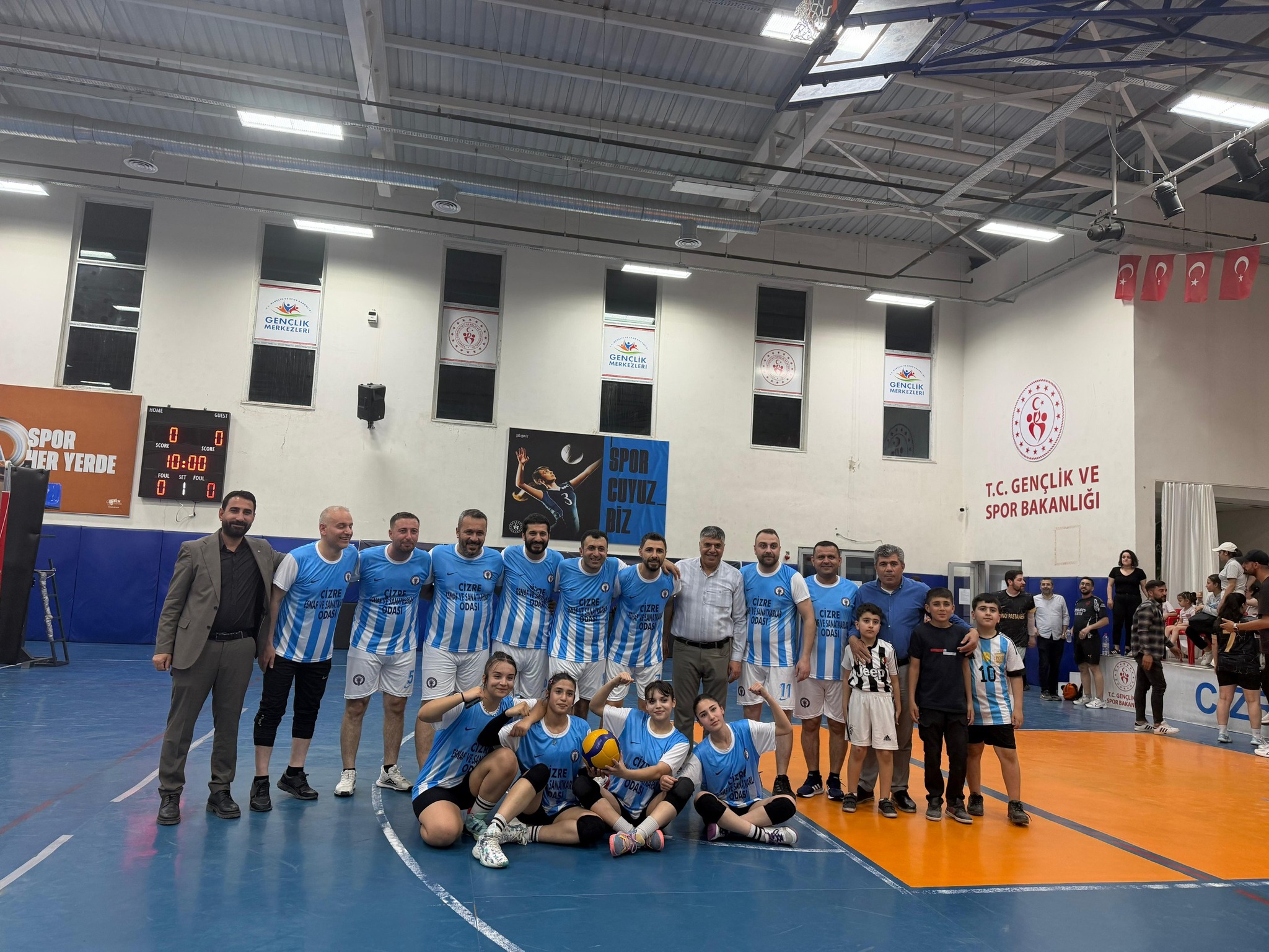 Cizre’de Kurumlar Arası Voleybol Heyecanı