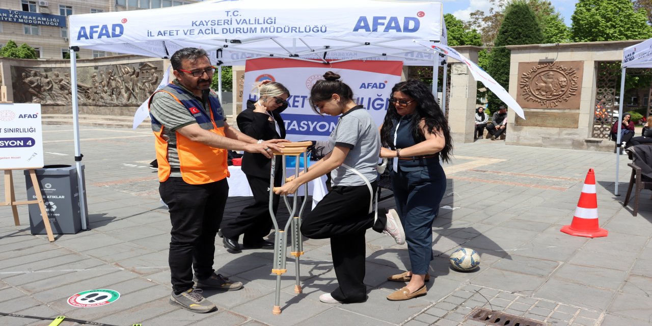Engellilerin yaşadığı zorlukları empati kurarak öğrendiler