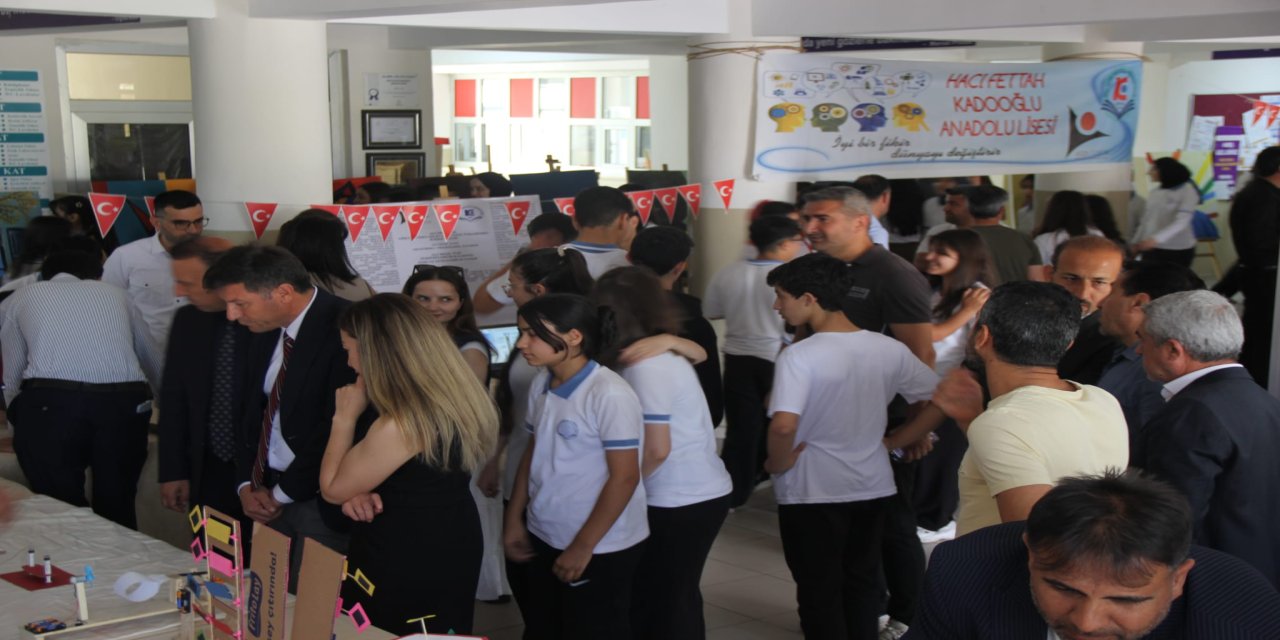 Cizre’de TÜBİTAK 4006 Bilim Fuarında öğrenciler 20 farklı bilimsel proje sergiledi