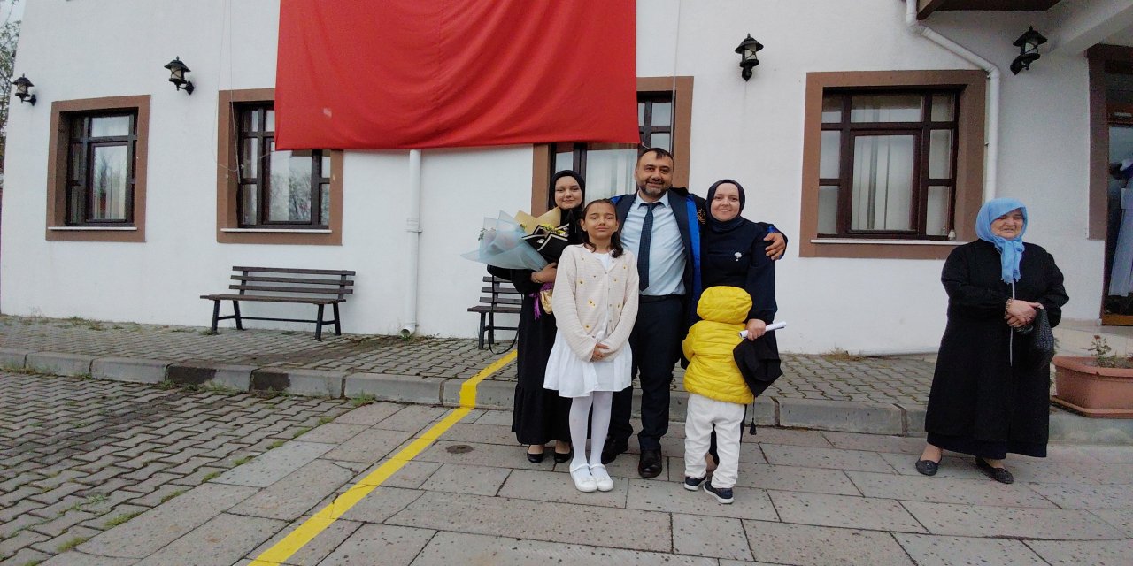 39 Yaşında, 3 Çocuk Annesi ve Okul Birincisi: Sibel Tuna’nın İnanılmaz Başarısı