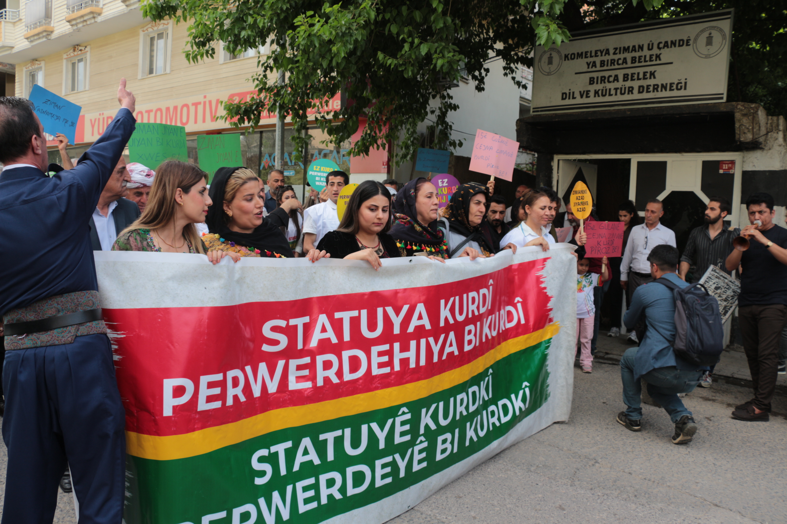 Cizre'de Kürt Dil Bayramı Festivali Büyük Bir Coşku ile başladı!