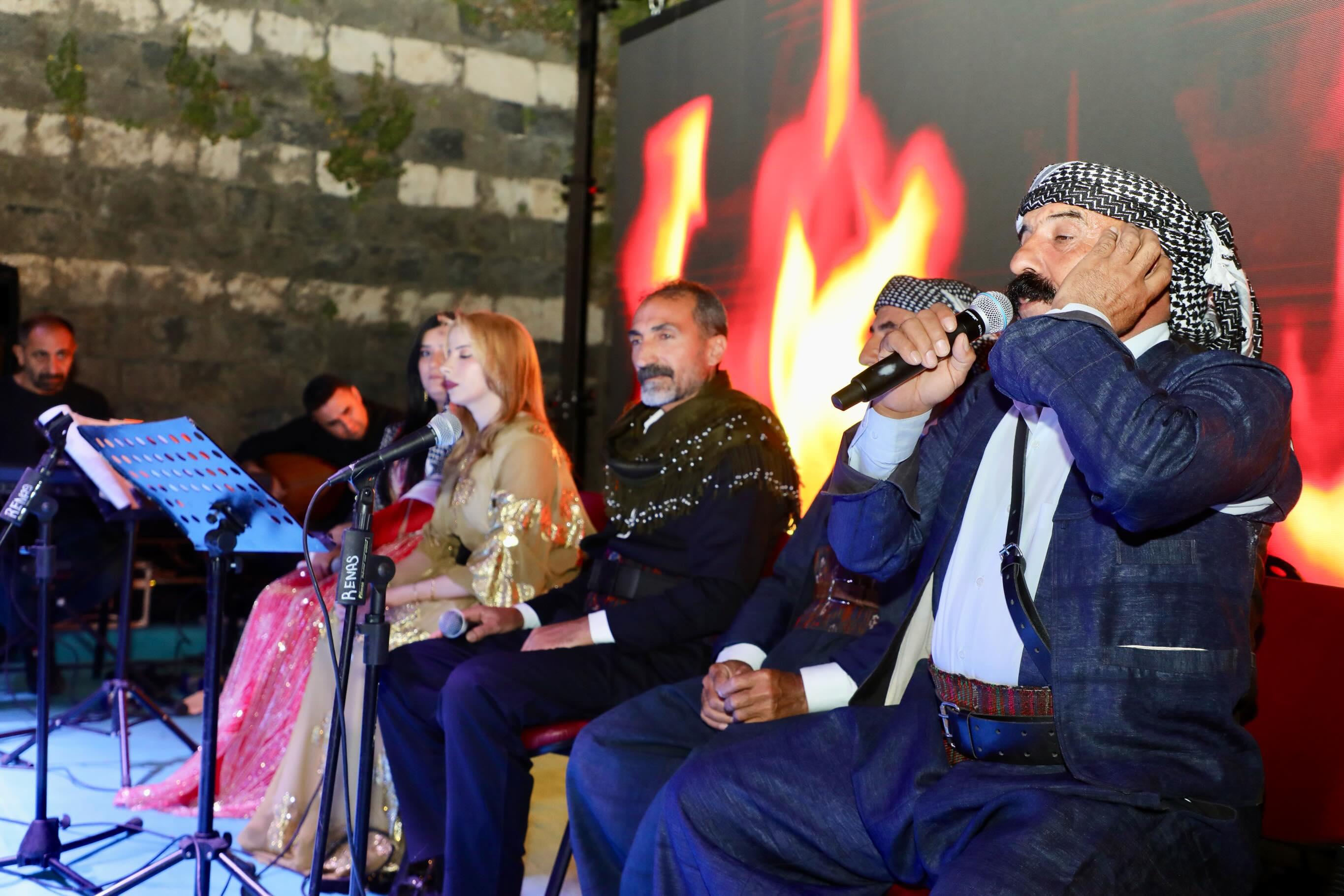 Cizre’deki Dil, Kültür Festivalinde Dengbêjler Festivale renk kattı
