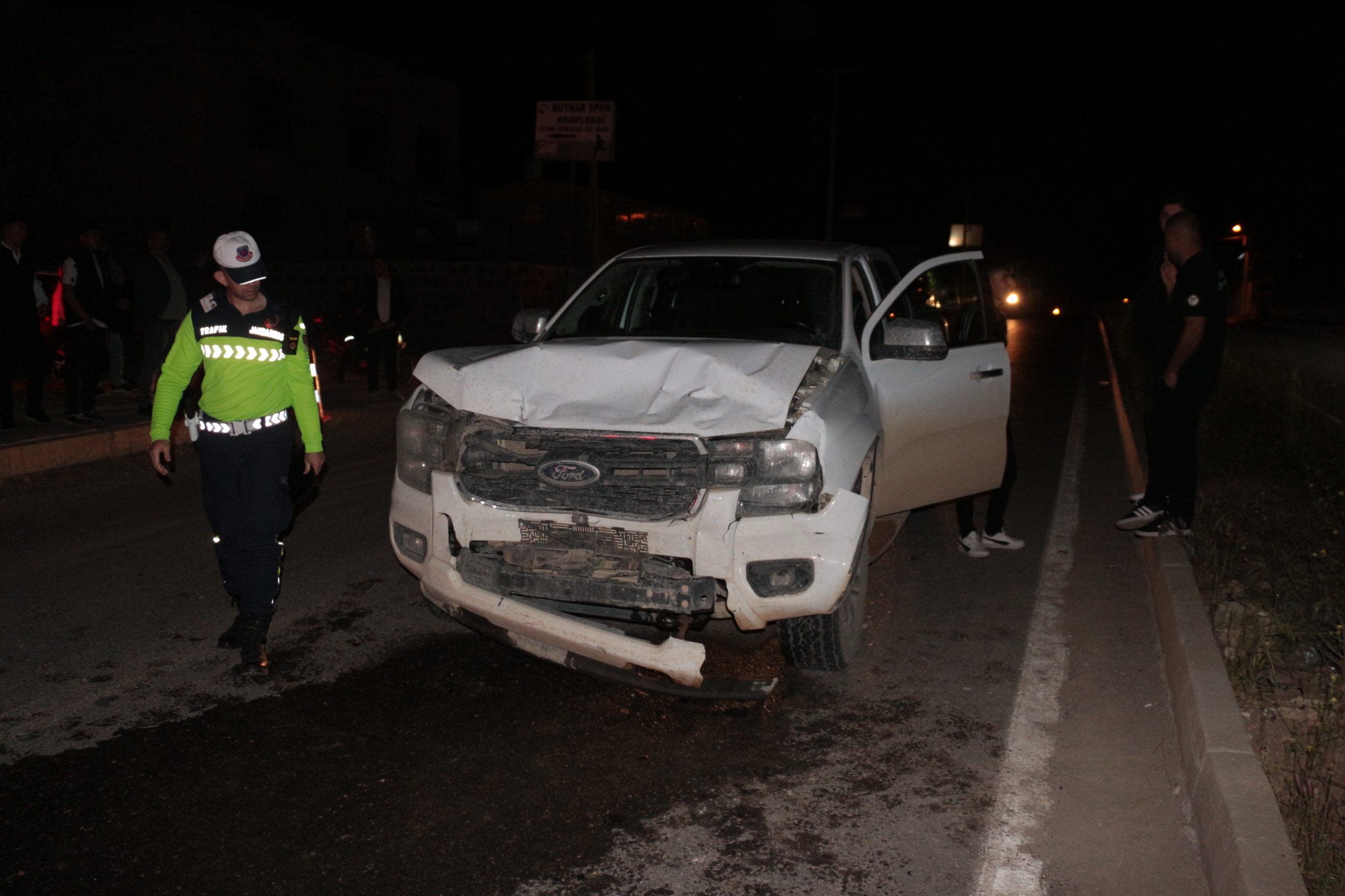 Cizre’de Kamyonet Otomobile Arkadan Çarptı 2 Yaralı