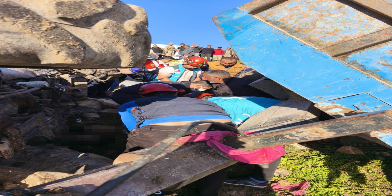Siirt'te traktör devrildi: 2 ölü, 1 yaralı