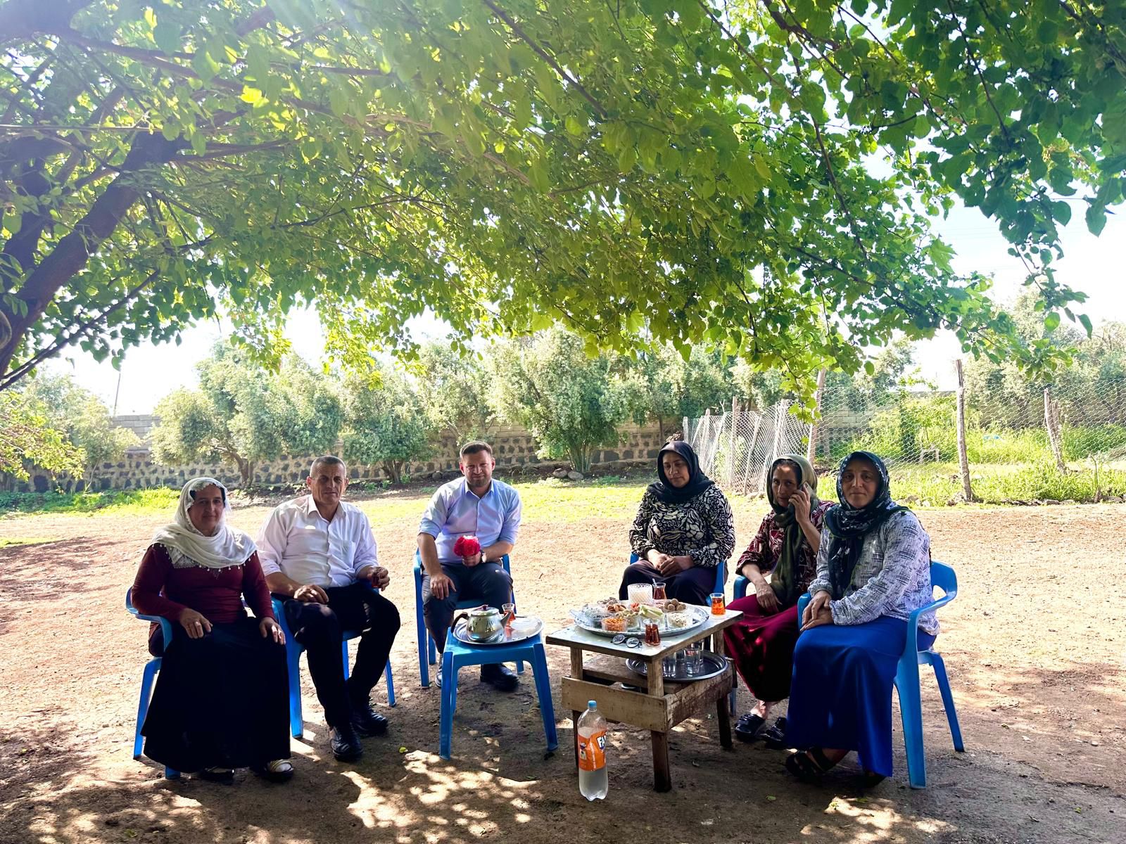 Cizre’de Öğretmenler Kapı Kapı Dolaşıp Gönüllere Dokunuyor