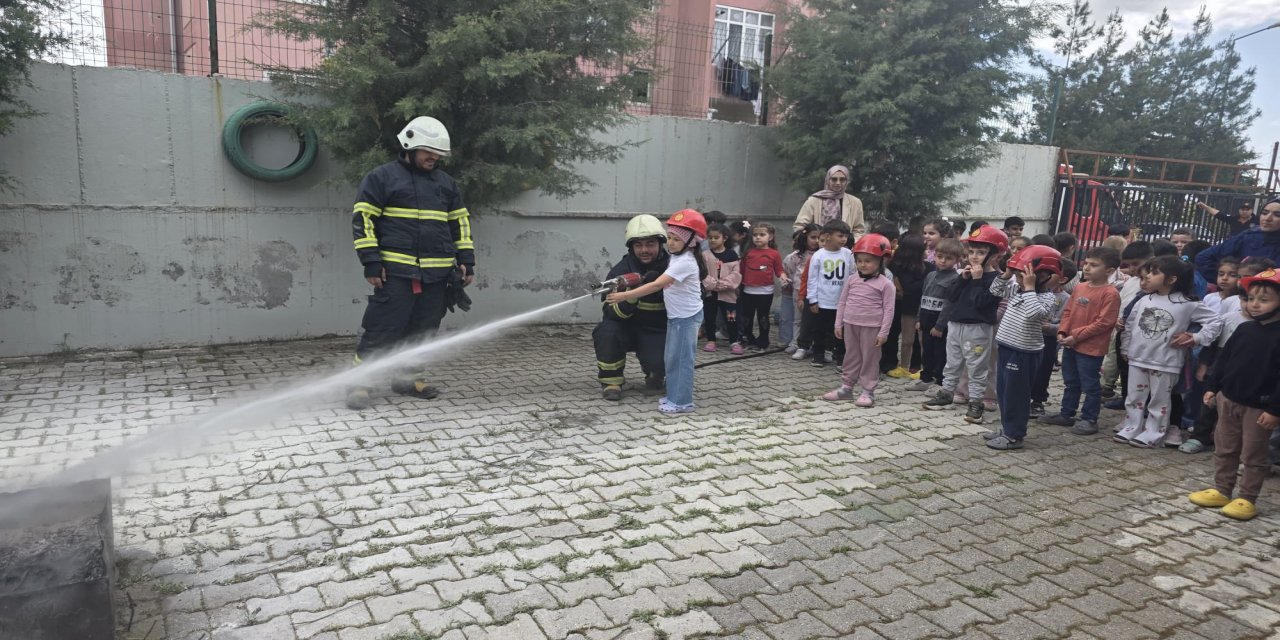 Şırnak’ta Minik Öğrencilere Yangın Güvenliği Eğitimi