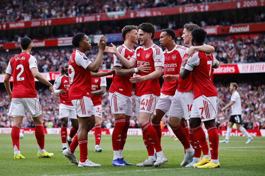Arsenal 22 yıl sonra Premier Lig’de şampiyon oldu