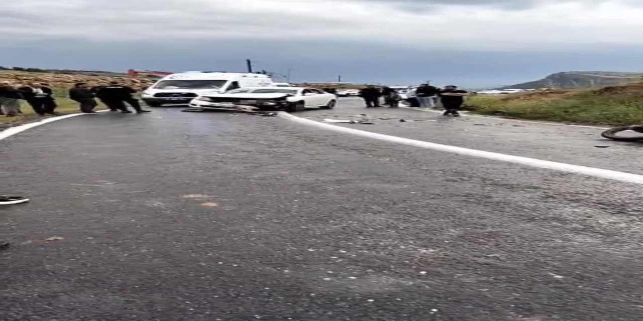 Diyarbakır'da otomobil ile motosiklet kafa kafaya çarpıştı: 1 yaralı