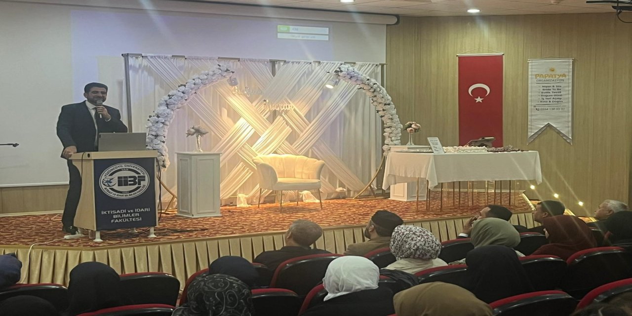 Van YYÜ kampüsünde bir ilk: Hafızlık taç takma heyecanı