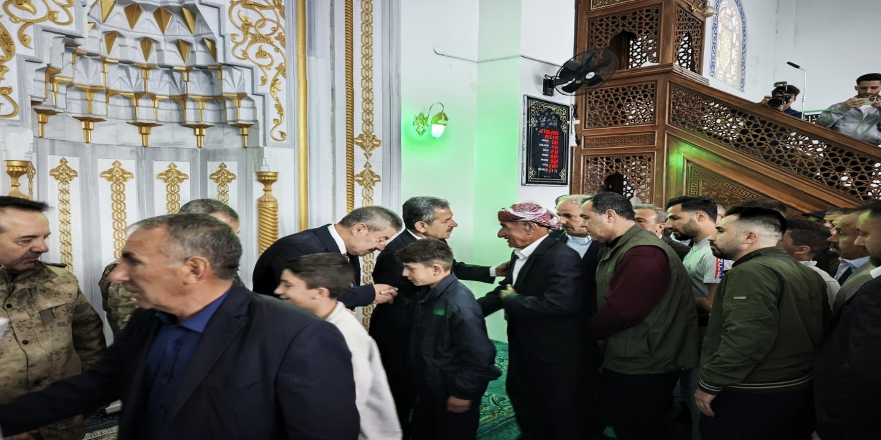 Şırnak’ta Bayramlaşma Geleneği Camilerde Yaşatıldı