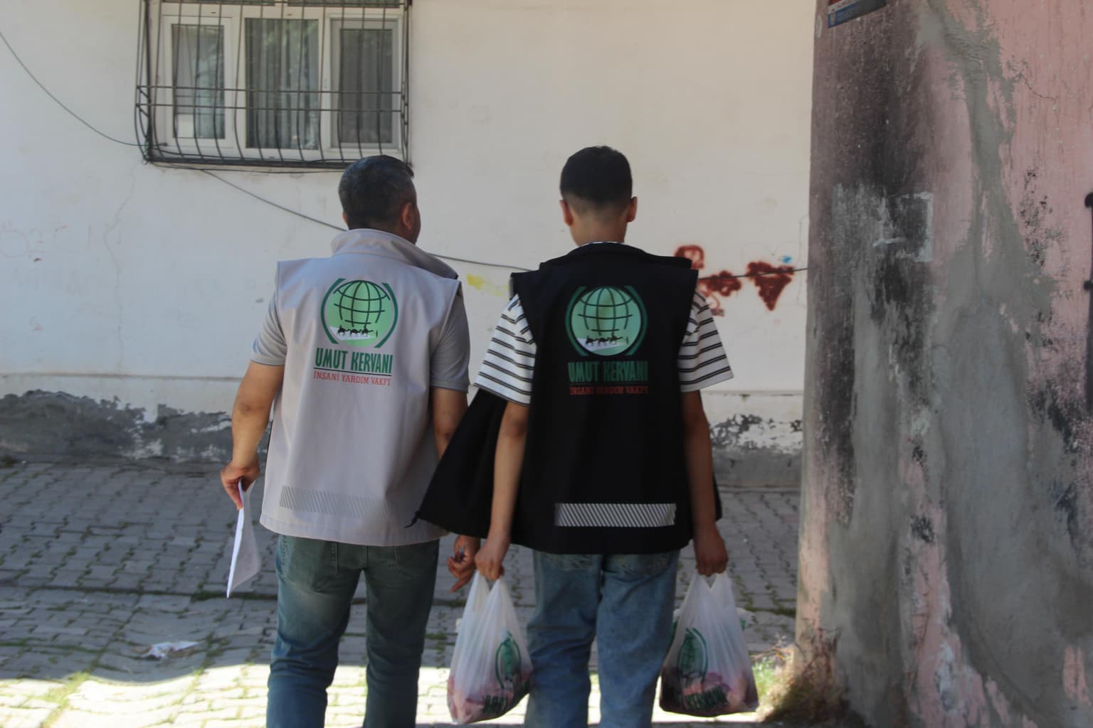 Cizre Umut Kervanıbinlerce aileye kurban eti dağıttı