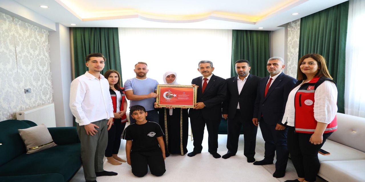 Vali Ekici’den Şehit Ailesine Bayram Ziyareti