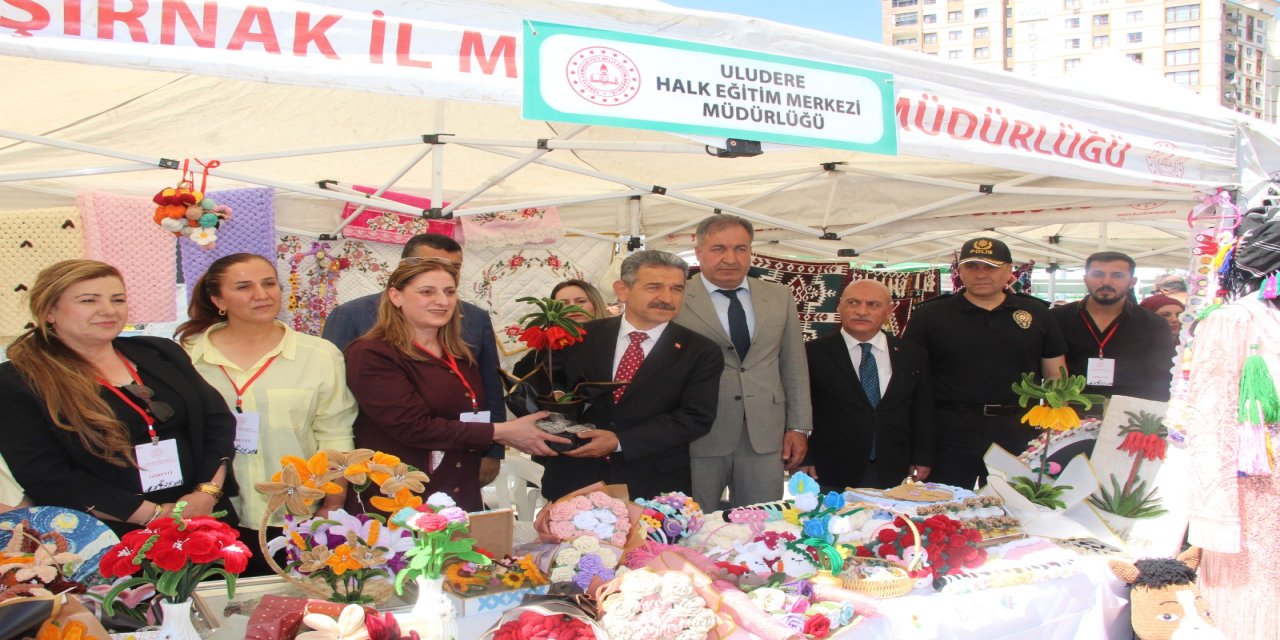 Şırnak'ta “Hayat Boyu Öğrenme” Sergisi Açıldı Şırnak’ta Halk Eğitim Merkezlerinde verilen kurslarda yapılan çalışmalar, “Hayat B