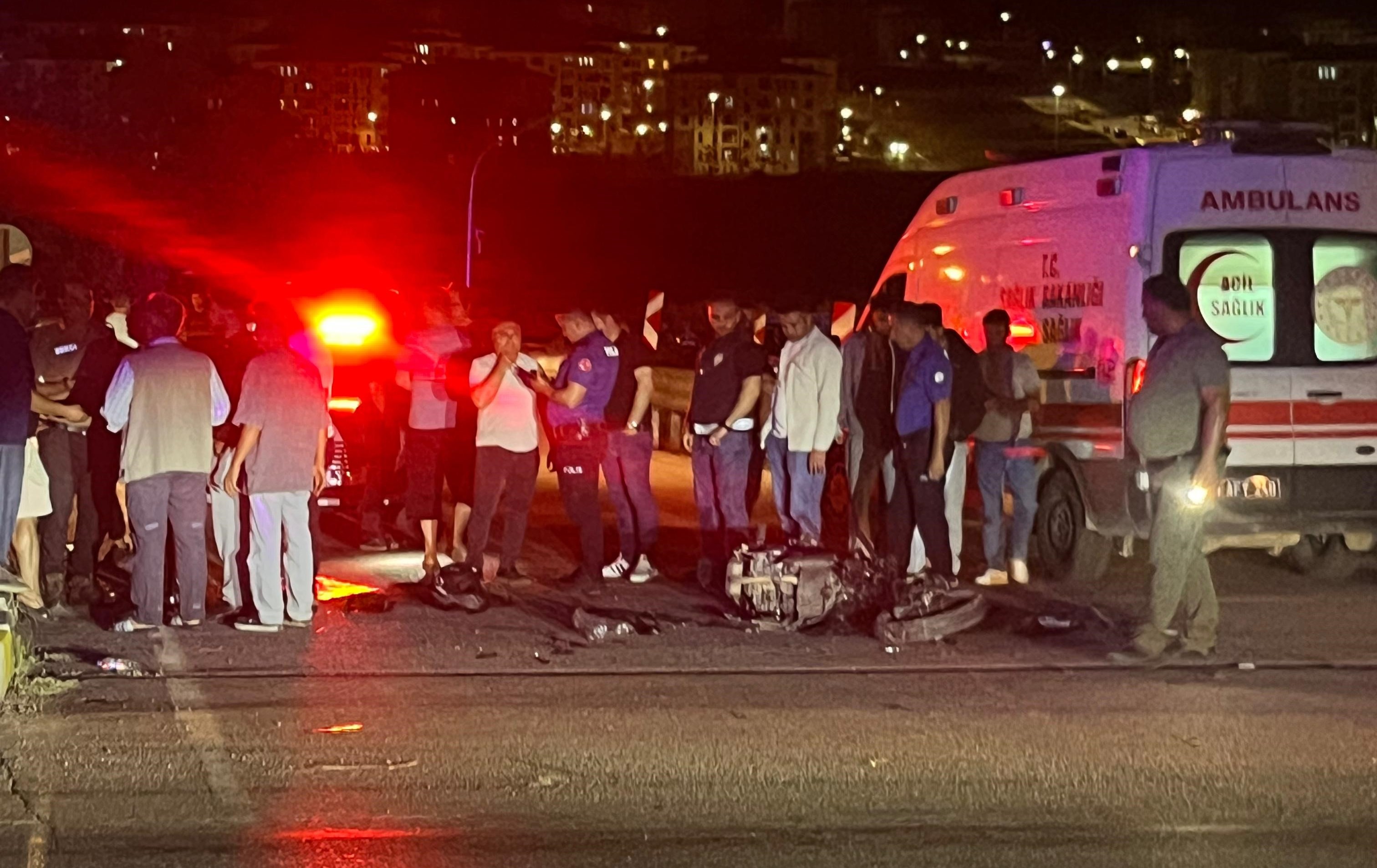 Otomobil ile motosiklet çarpıştı: 1 ölü, 1 ağır yaralı
