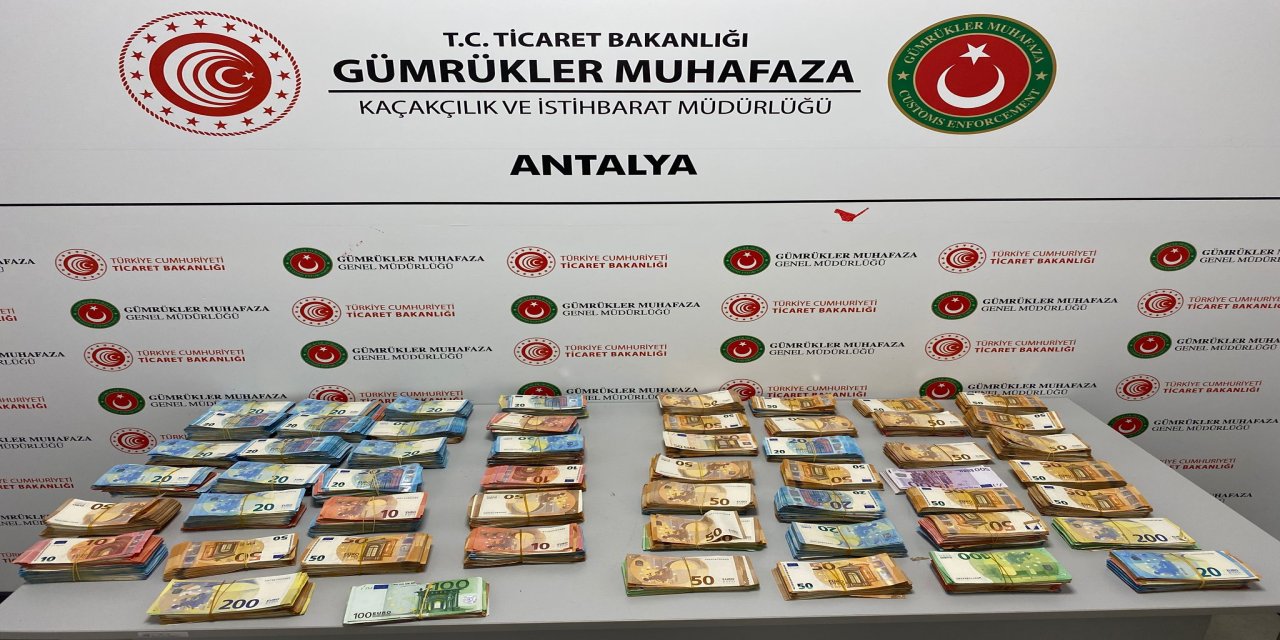 Bebek bezleri içerisine gizlenmiş 20 milyon liradan fazla nakit para ele geçirildi