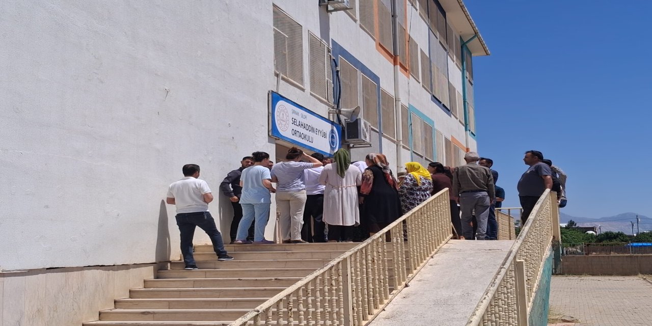 Silopi Cumhuriyet Mahallesi’nde Muhtarlık Seçimini Hikmet Aslan Kazandı