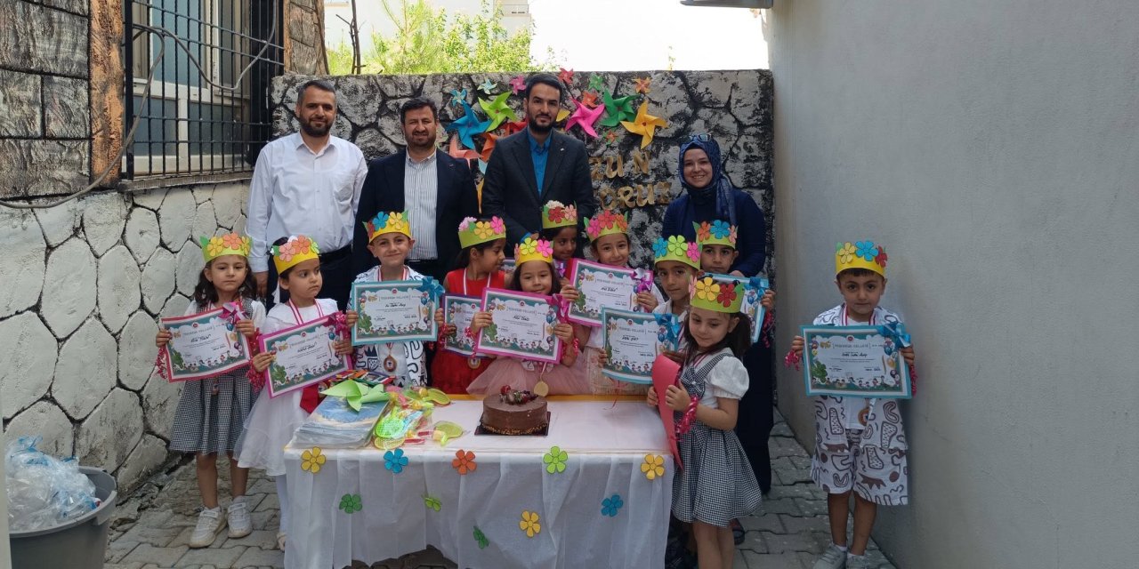 Silopi’de Minik Kur’an Kursu Öğrencilerinin Mezuniyet Sevinci