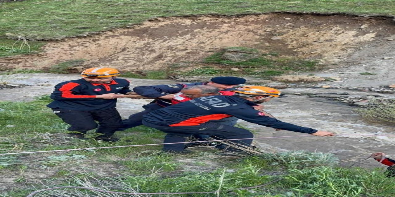 Erzurum’da mantar toplarken mahsur kalan çift kurtarıldı