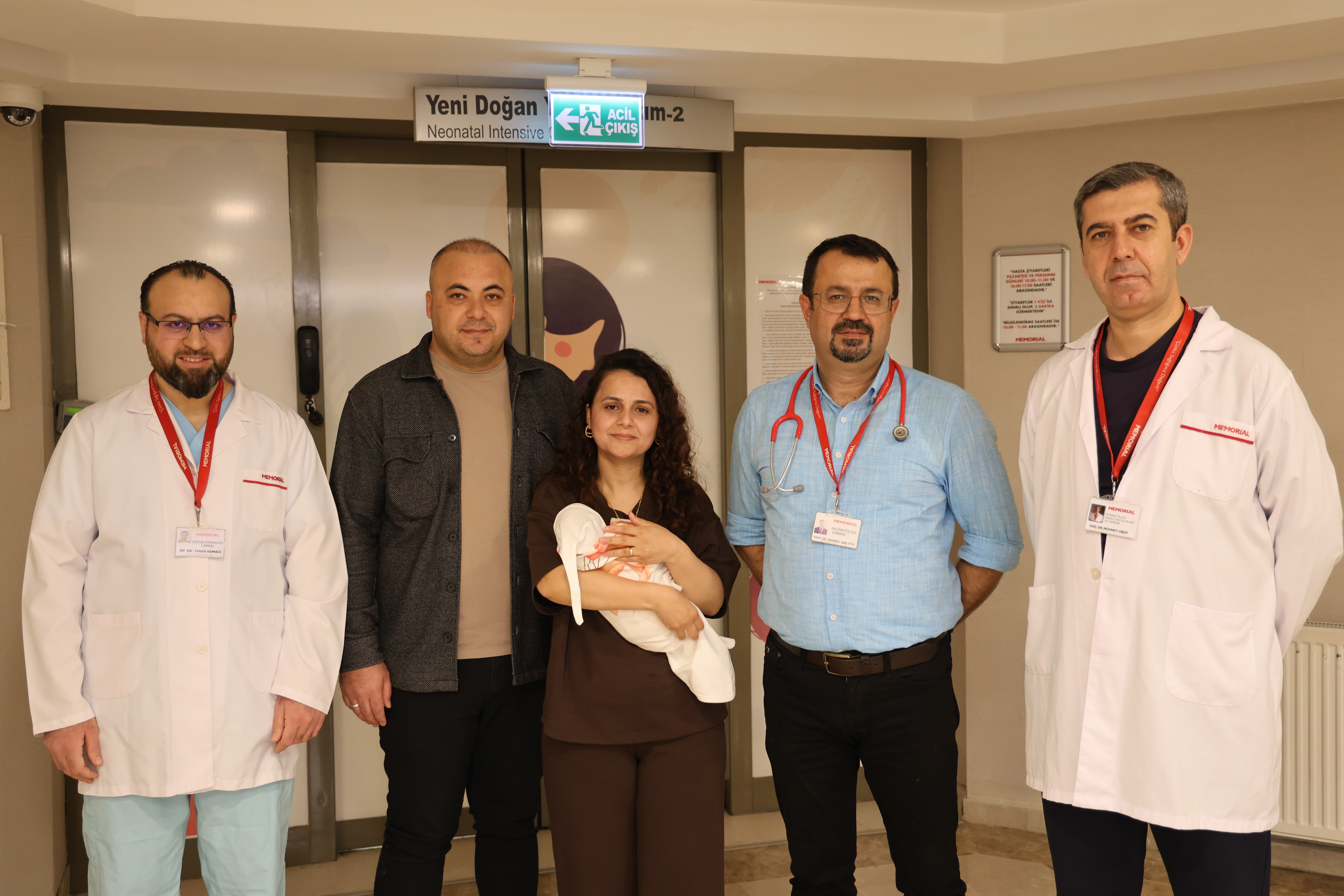Organları karnının dışında gelişen Asya bebek ameliyatla hayata tutundu