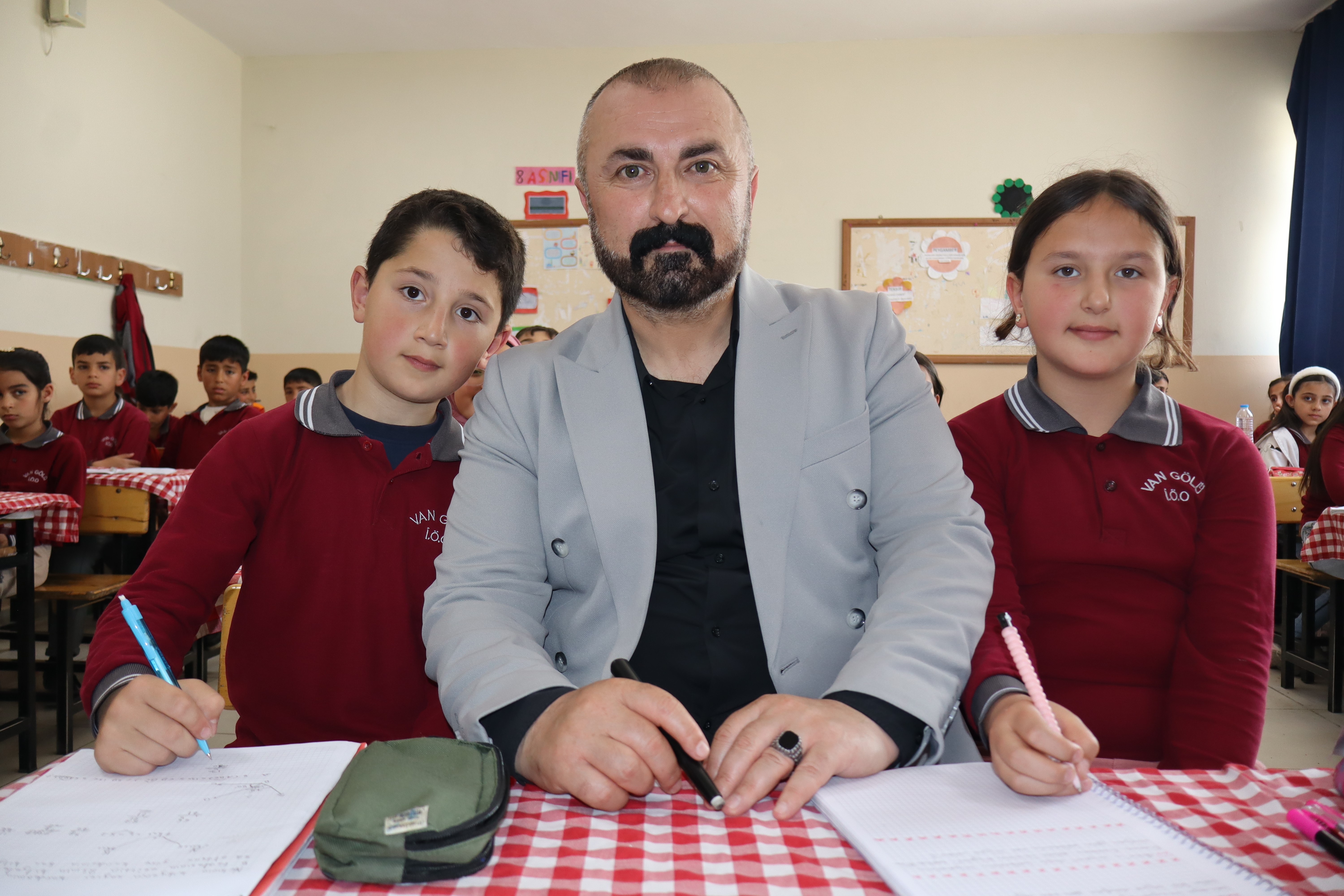 Vanlı öğrenciler matematik olimpiyatlarında dünya şampiyonu oldu