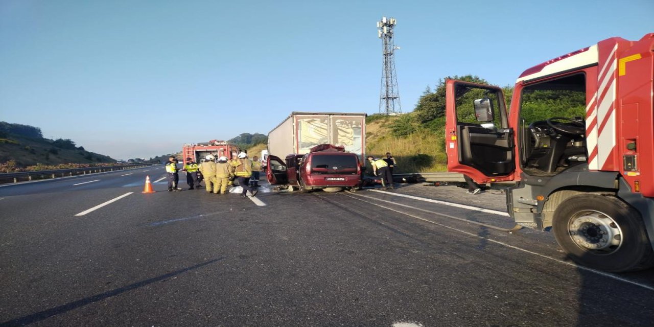 Kuzey Marmara Otoyolu’nda Can Pazarı! Tıra Arkadan Çarpan Araç Hurdaya Döndü: 1’i Bebek 3 Ölü