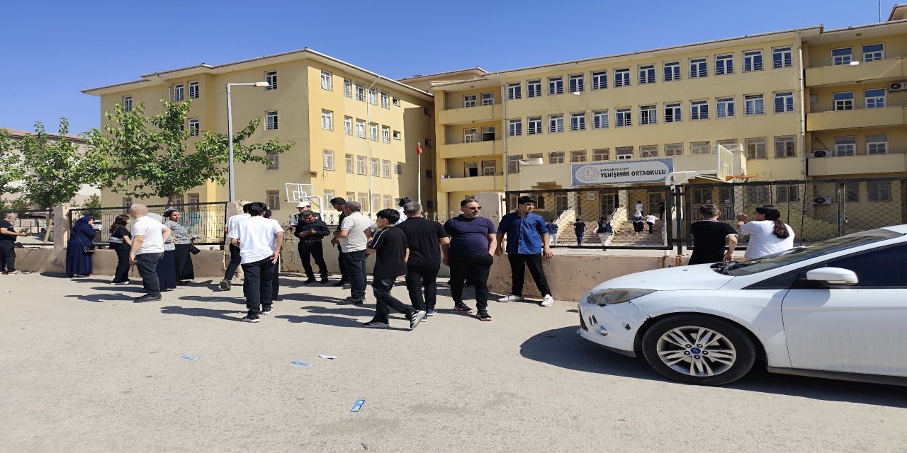Şırnak'ta LGS Heyecanı Başladı: Öğrenciler Gelecekleri İçin Sınavda
