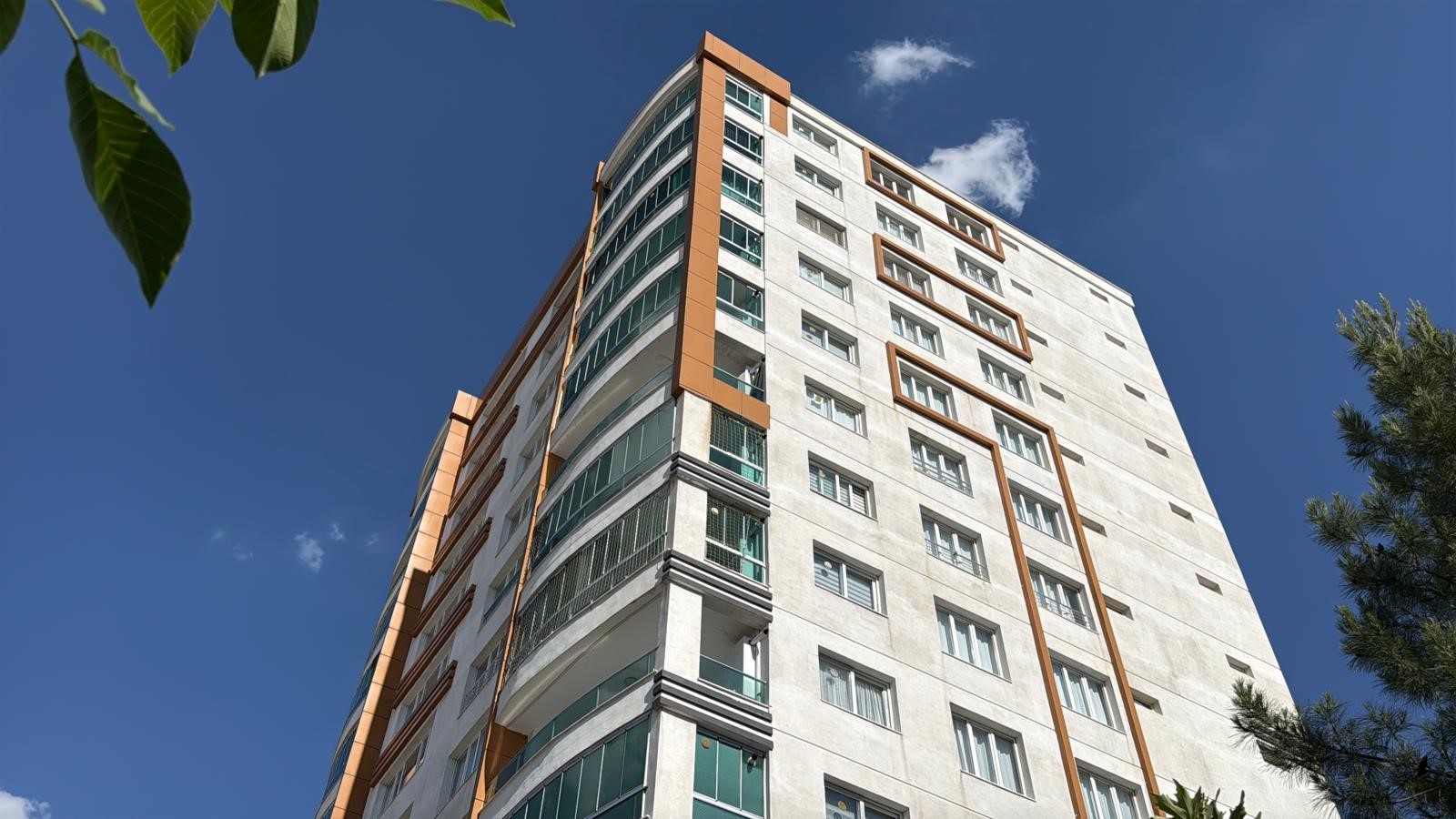 LGS Sonrası Bunalıma Giren Çocuk Balkondan Atlayarak Can Verdi