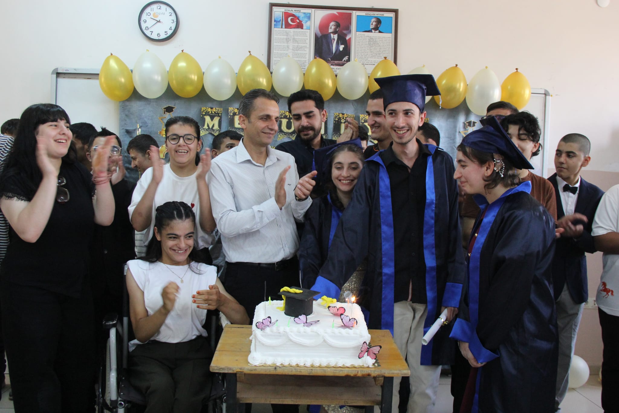 Cizre’deki Tarihi Mezuniyet töreninde Özel Öğrenciler Diplomalarına Kavuştu
