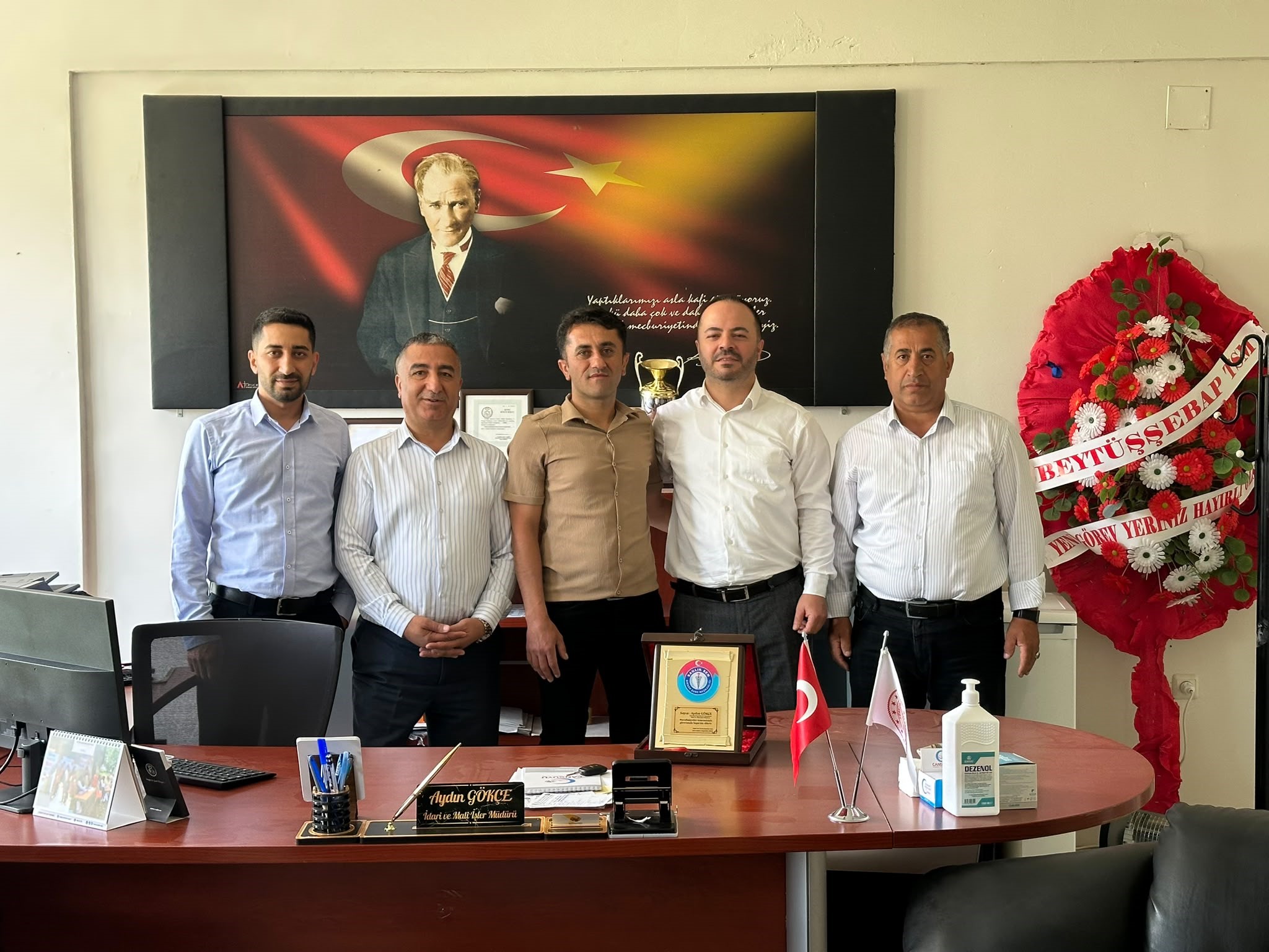 Sağlık-Sen: "Sağlık çalışanları insan hayatını öncelerken yoğun iş temposuyla da mesleğinden bezdiriliyor"