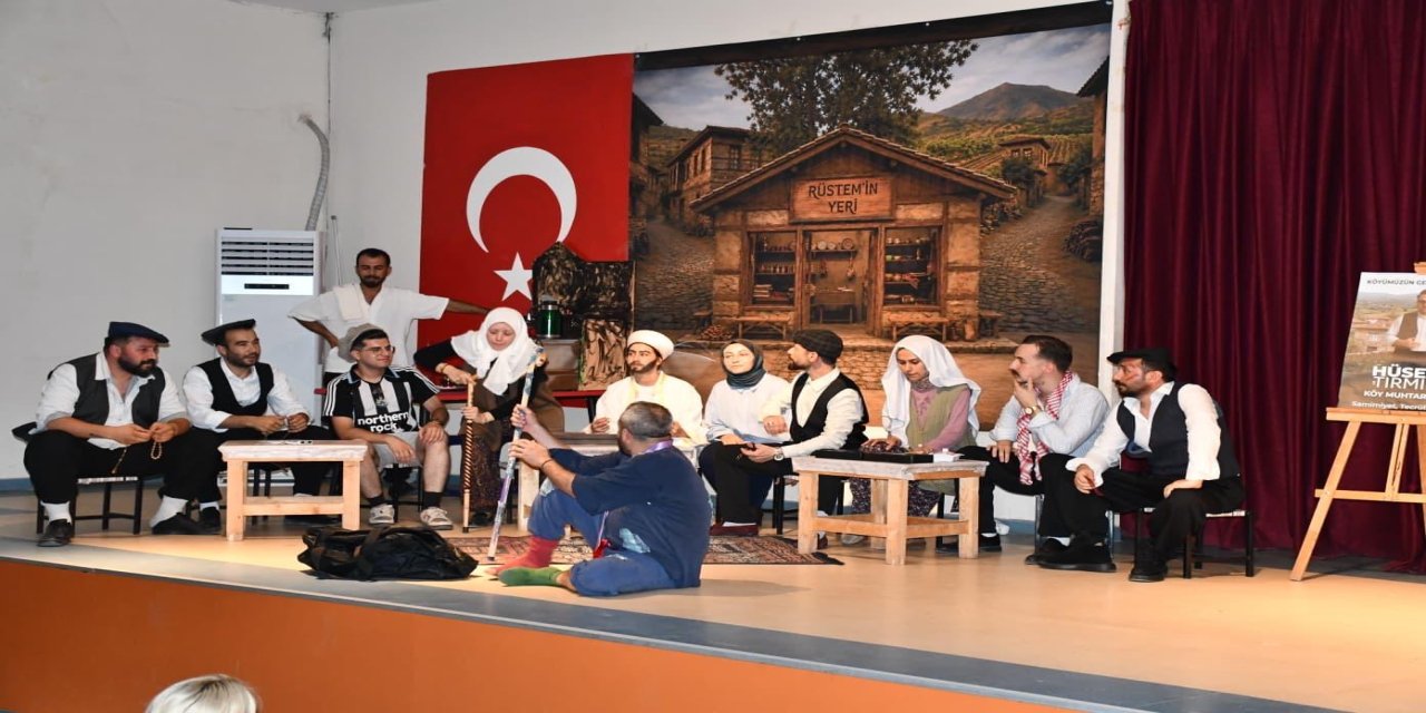 Sinema ve Tiyatro Salonu Olmayan Şırnak'ın İlçesinde Öğretmenlerden Kültür Hamlesi