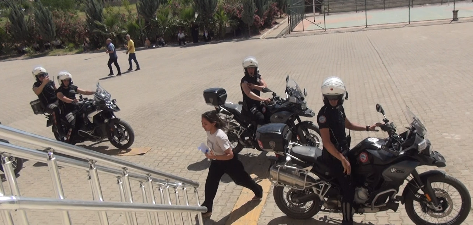 Bakan Çiftçi’den öğrencileri sınava yetiştiren polislere teşekkür