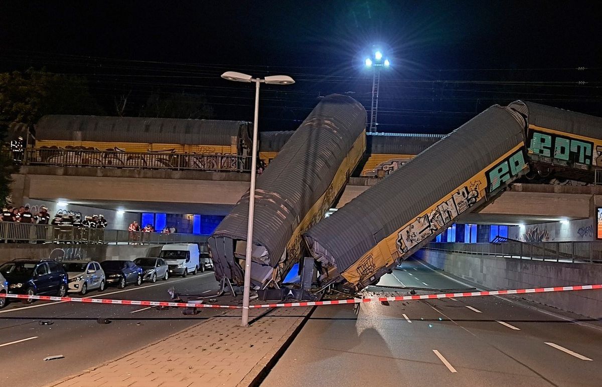 Münih'te yük trenleri çarpıştı: 1 ölü