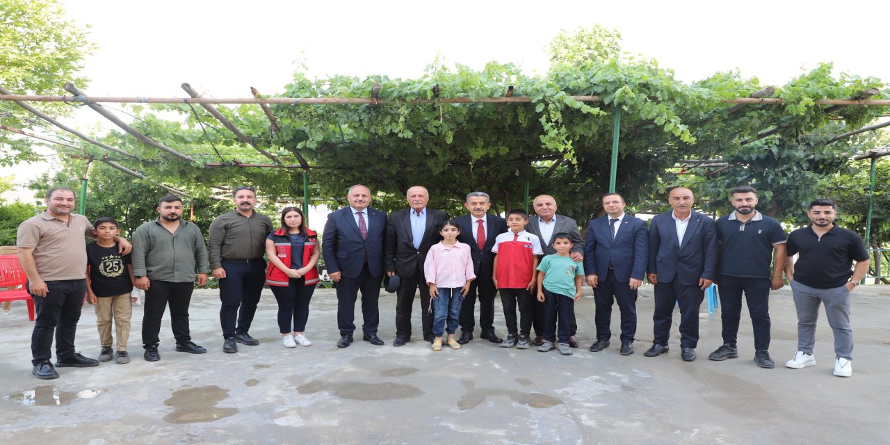 Şırnak'ta Şehit Babasına Babalar Günü Ziyareti