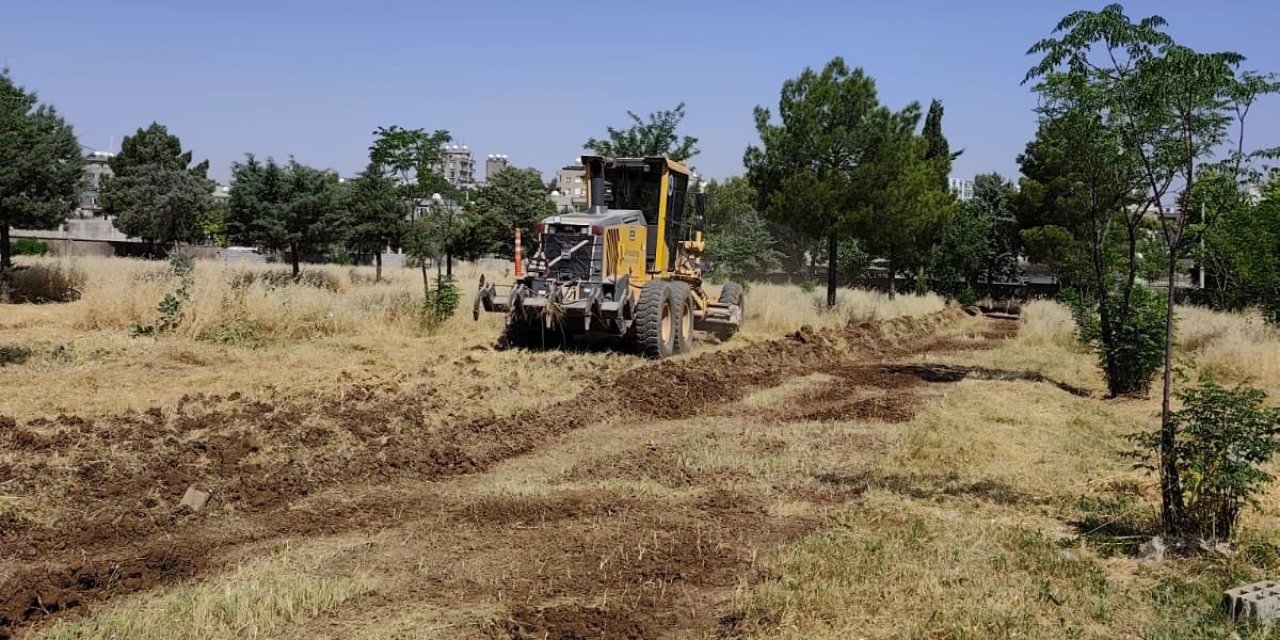 Silopi Belediyesi Mezarlıkları Elden Geçiriyor