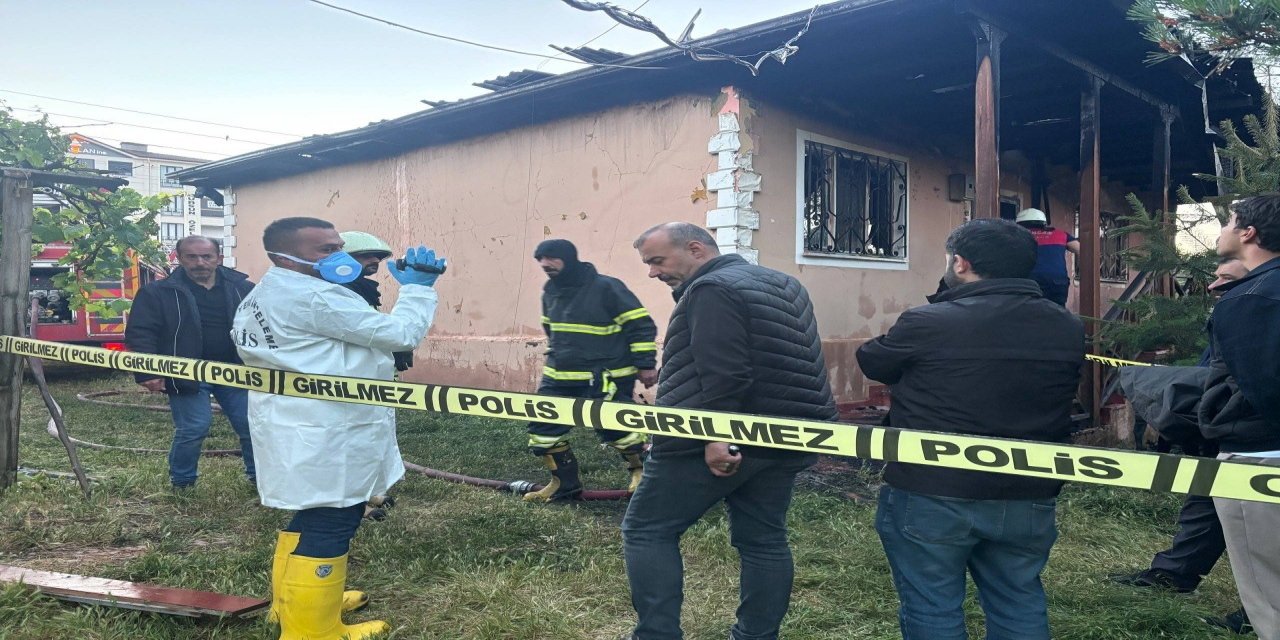 Emekli öğretmen yangında hayatını kaybetti