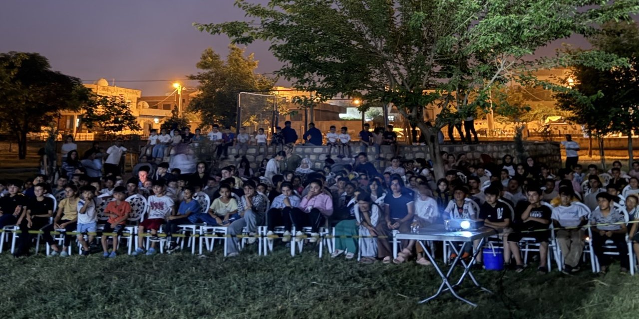 Silopi Belediyesi’nden Çocuklara Açık Hava Sinema Etkinliği