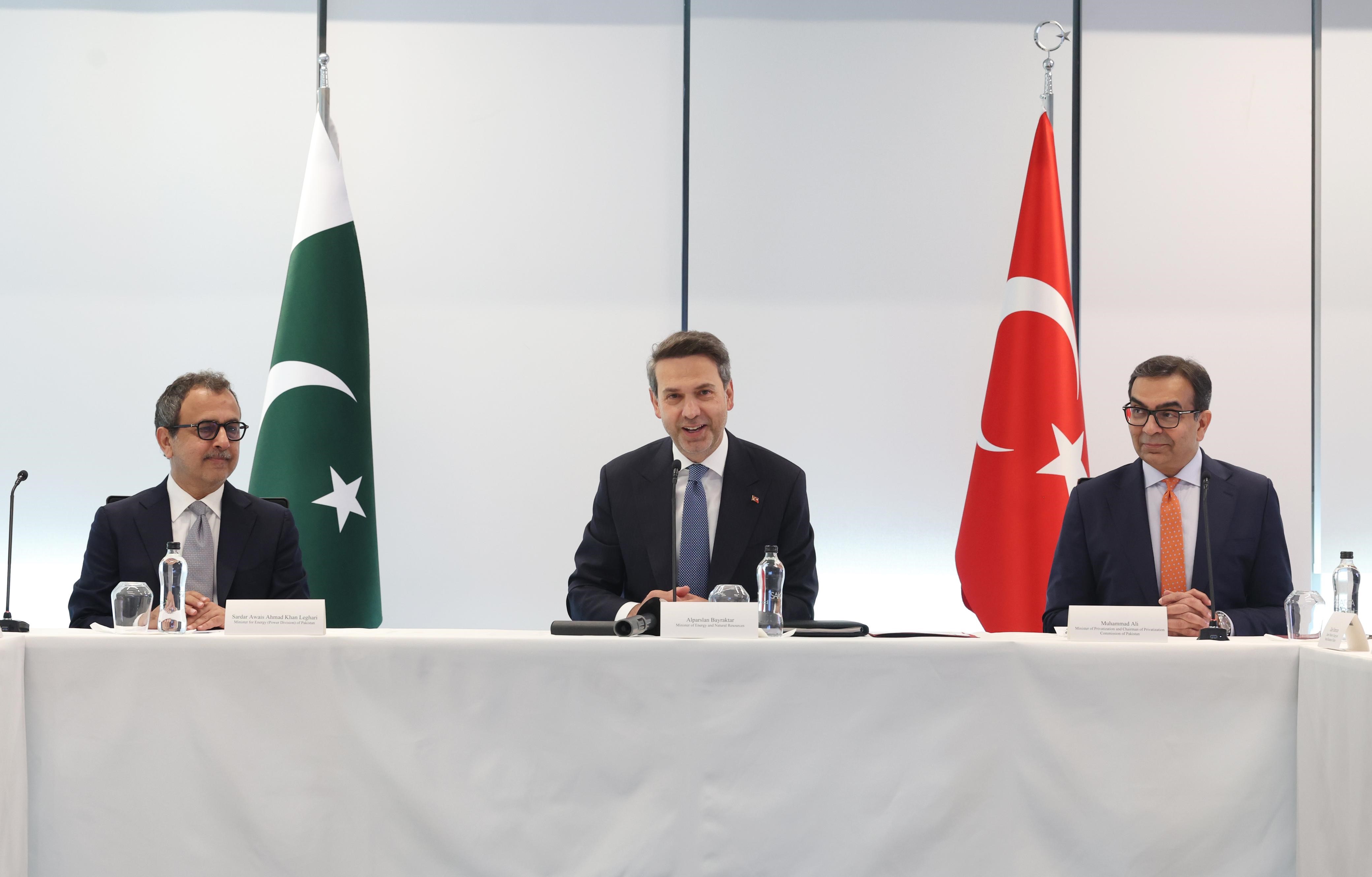 Türkiye'den Pakistan'a elektrikte özelleştirmeye destek: 3 anlaşma imzalandı