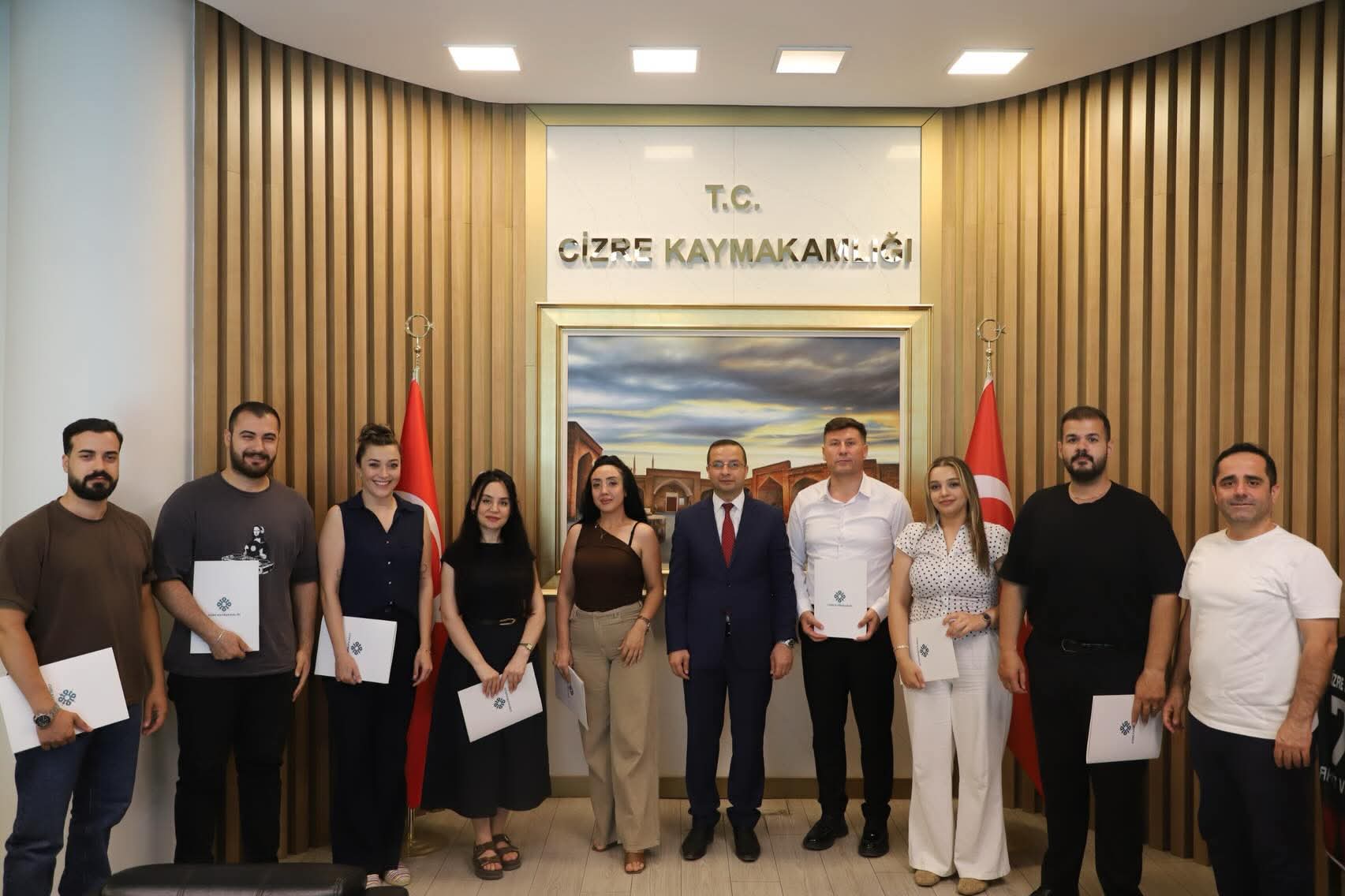 Cizre'de Başarılı Öğretmenlere Kaymakam Baycar’dan Başarı Belgesi