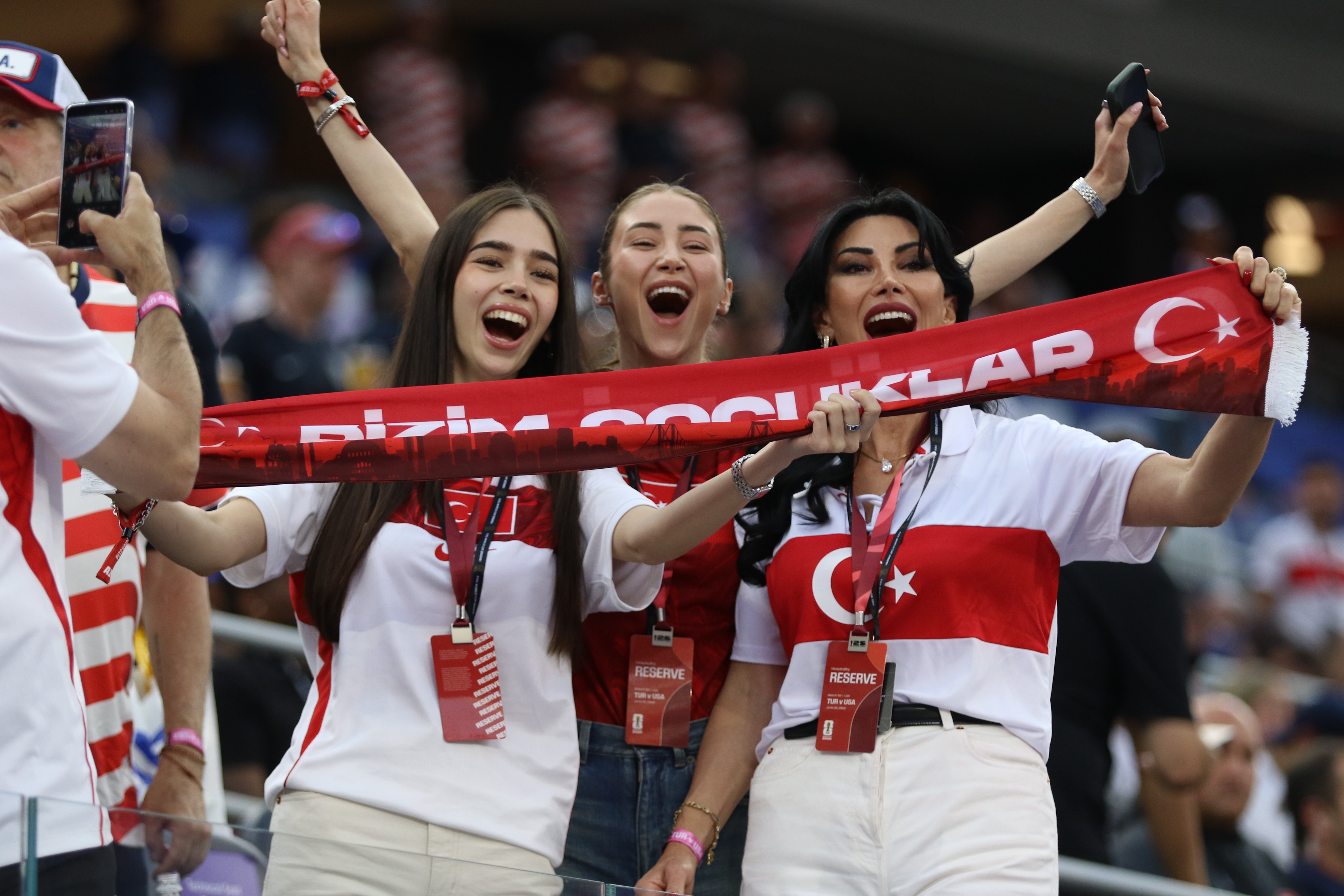 Türkiye - ABD maçını stadyumda 70 bin 492 taraftar takip etti
