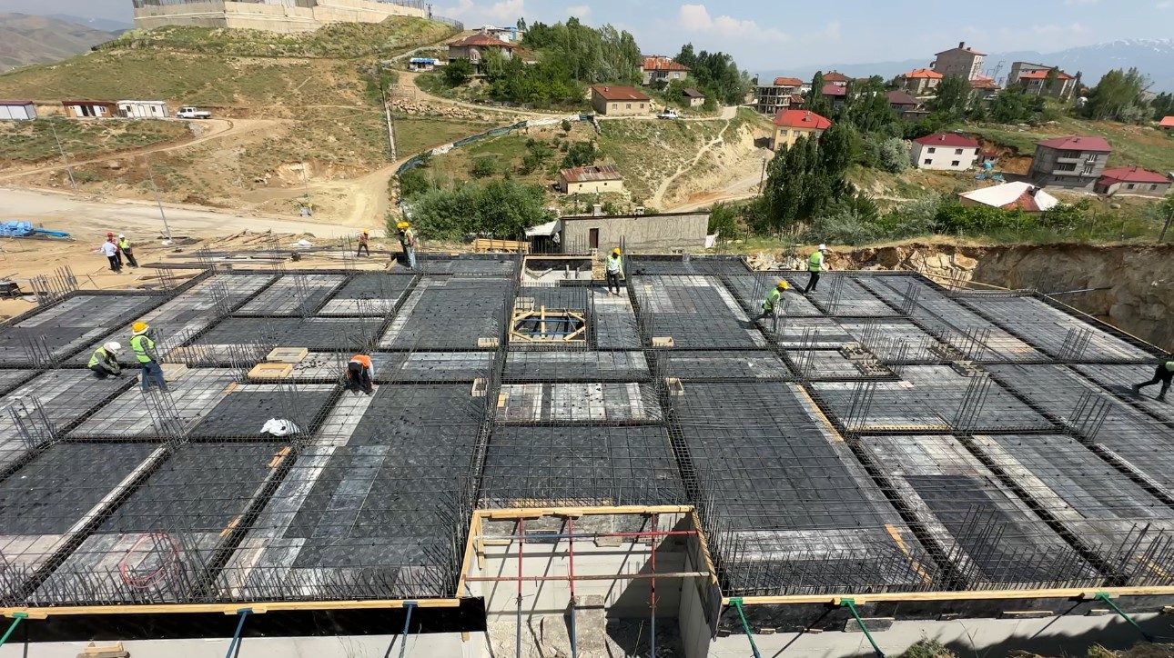 Yüksekova’da güvenli konut hamlesi