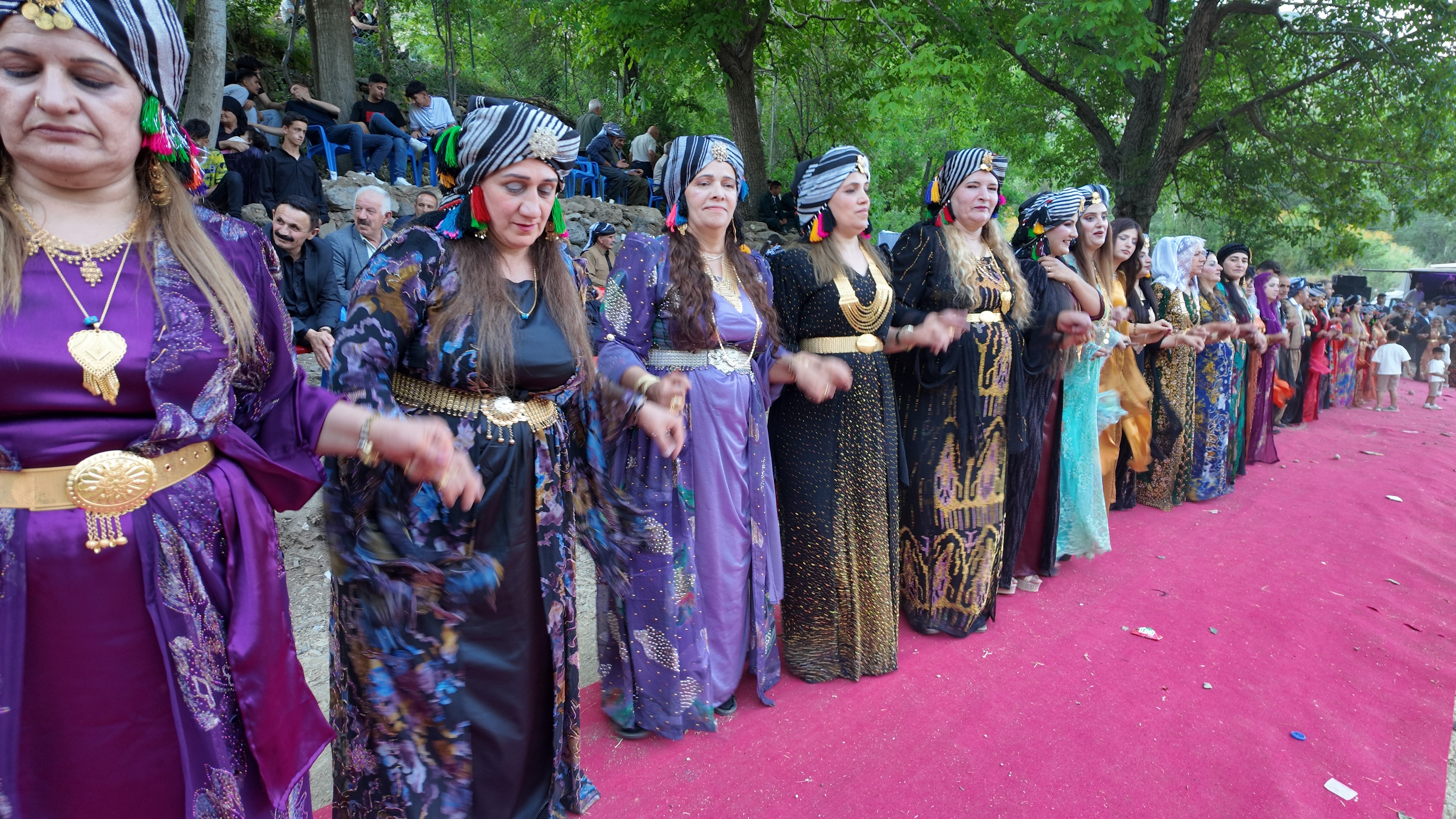 Şırnak'ta yüz yıllardır süren puşi ve elbise geleneği