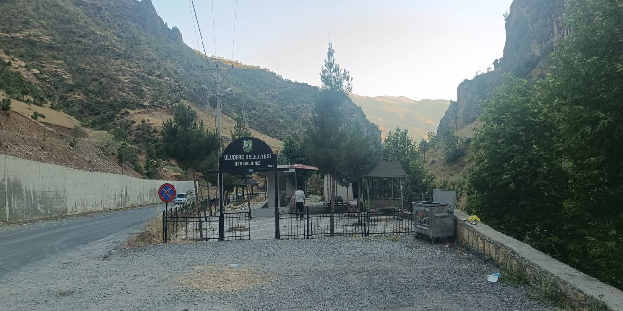 Uludere'de Dinlenme Tesisi Bakımsızlık İddiası: Vatandaşlar Belediyeden Çözüm Bekliyor