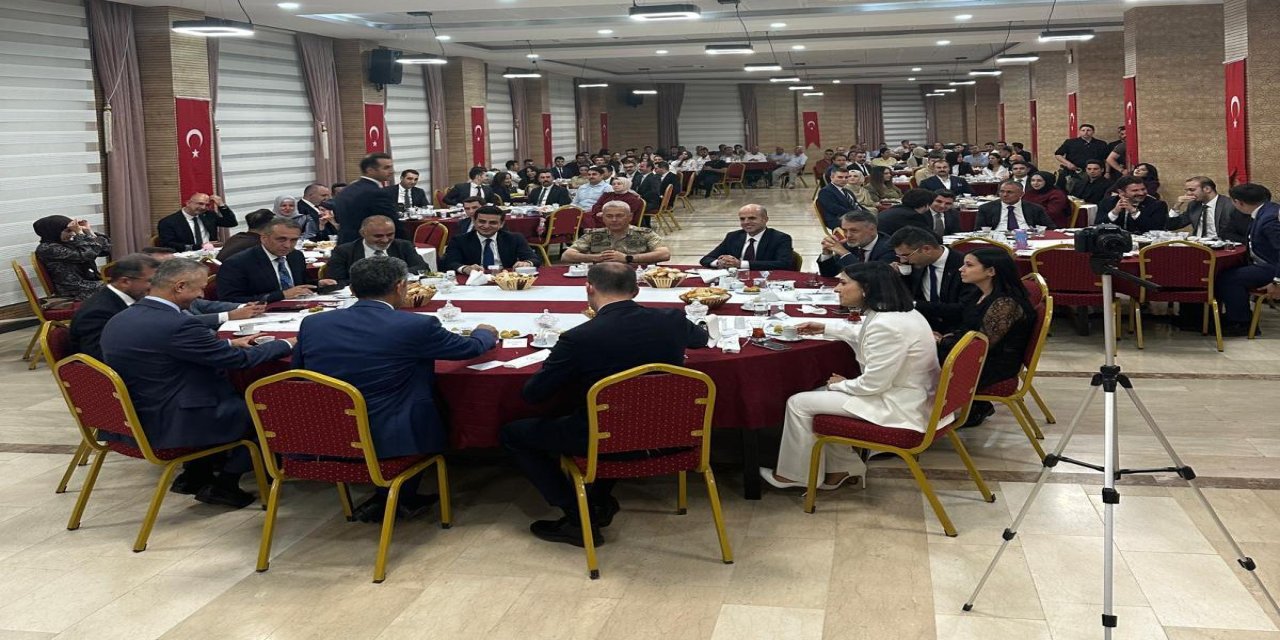 Şırnak'ta tayini çıkan hâkim ve savcılar için veda programı düzenlendi