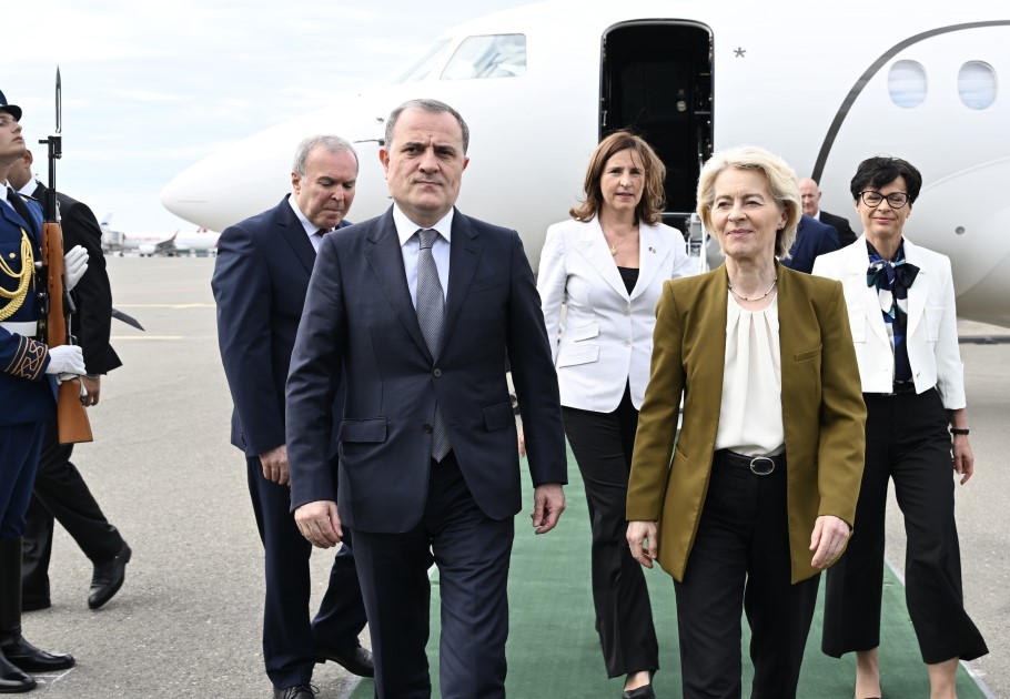 AB Komisyonu Başkanı Leyen, Azerbaycan'da